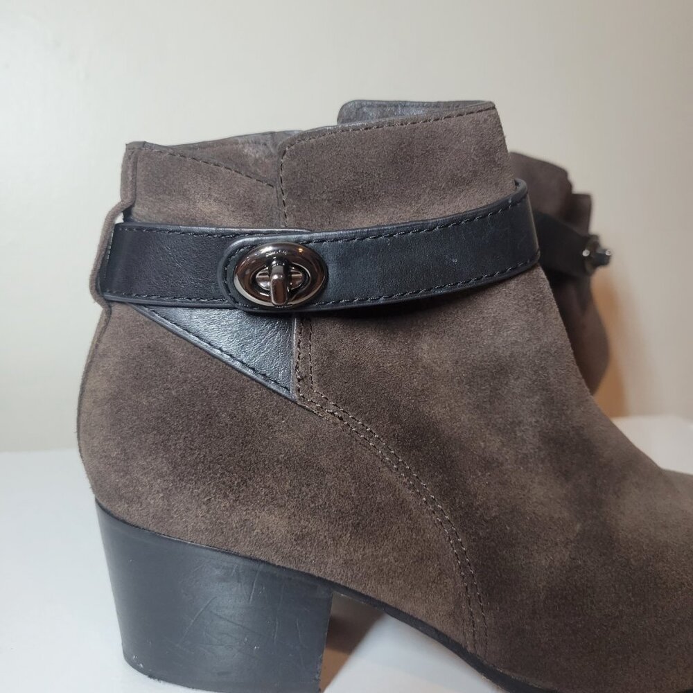 Coach Patricia Fatigue Chestnut Suede Ankle Bootie 6 Boots Turn Lock - Picture 7 of 13